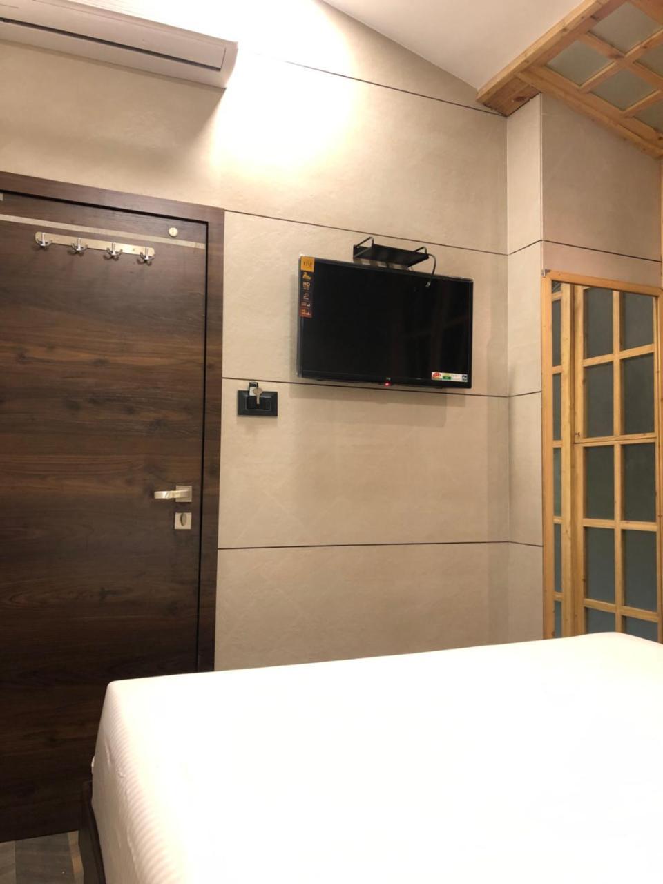 مومباي Hotel Rooms Dadar Near Station المظهر الخارجي الصورة