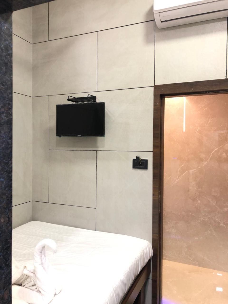 مومباي Hotel Rooms Dadar Near Station المظهر الخارجي الصورة