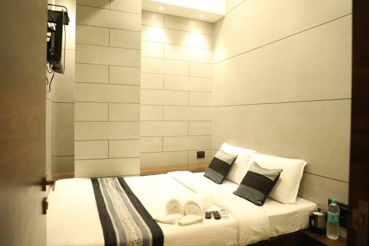 مومباي Hotel Rooms Dadar Near Station المظهر الخارجي الصورة